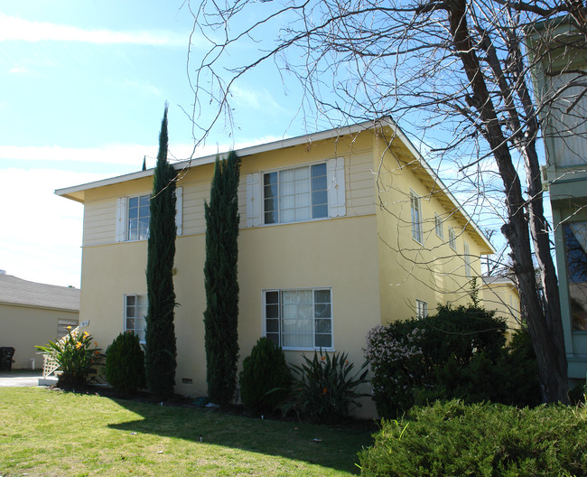 4915 Cahuenga Blvd in North Hollywood, CA - Foto de edificio - Building Photo