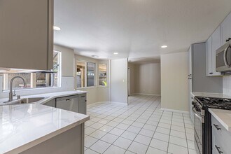 720 Spindale Dr in Modesto, CA - Building Photo - Building Photo