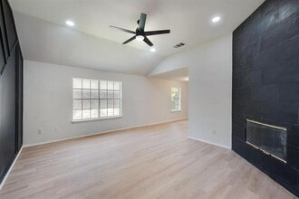 2531 Las Villas Ave in Dallas, TX - Building Photo - Building Photo