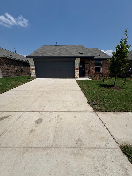 1522 Lanner Mdws Ln in Forney, TX - Building Photo