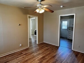 104 Ave G in Burkburnett, TX - Building Photo - Building Photo