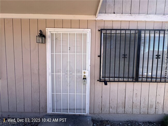 4945 Kell Ln in Las Vegas, NV - Building Photo - Building Photo