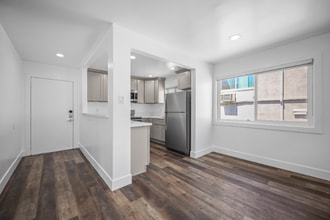 1101 N Flower St in Santa Ana, CA - Building Photo - Building Photo