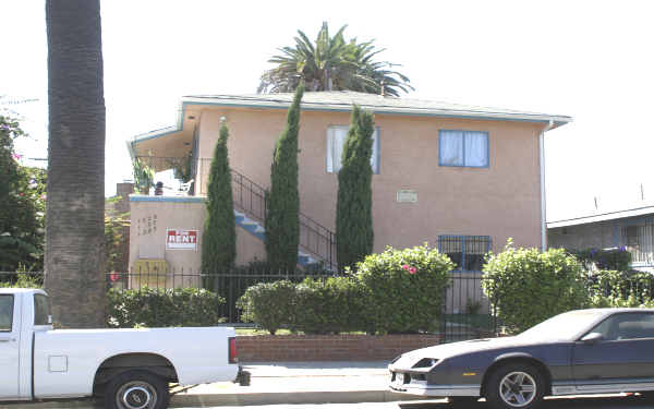 1329 Cedar Ave in Long Beach, CA - Foto de edificio