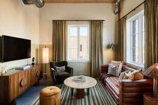 812 Zubly St in Savannah, GA - Building Photo