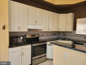 13231 Copper Cove Way in Herndon, VA - Building Photo - Building Photo