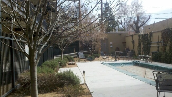 400 Central Ave SE in Albuquerque, NM - Building Photo - Building Photo