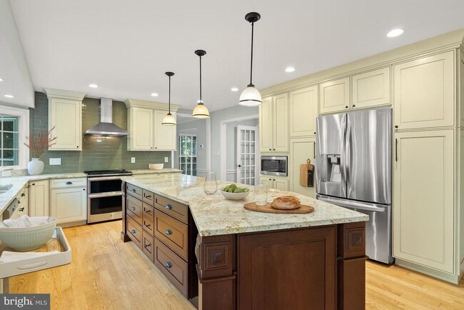 11603 Auburn Grove Ct in Reston, VA - Building Photo - Building Photo
