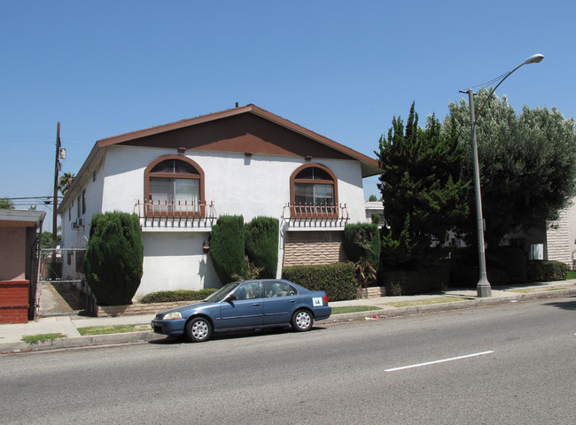 245 E Artesia Blvd in Long Beach, CA - Foto de edificio - Building Photo