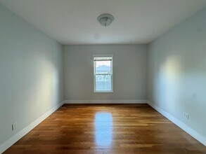69 Raymond Ave, Unit 1R in Somerville, MA - Foto de edificio - Building Photo