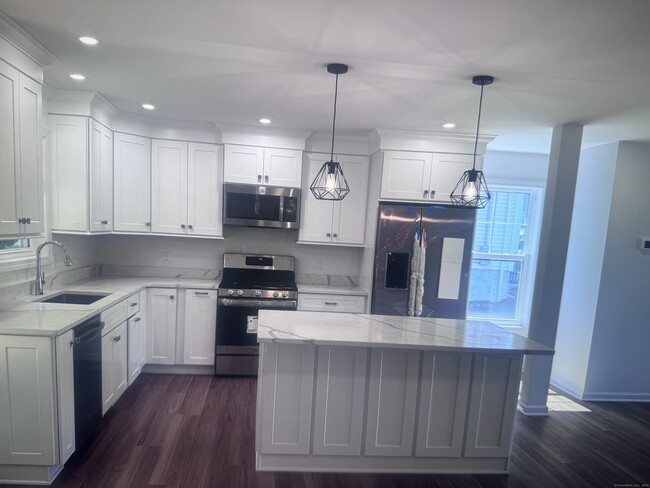 18 Infield St in Bridgeport, CT - Building Photo - Building Photo