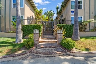 839-845 Glenway Drive in Inglewood, CA - Building Photo