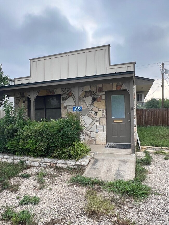 3352 Junction Hwy in Ingram, TX - Building Photo - Building Photo