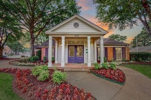 Hedgerow Apartments in Memphis, TN - Building Photo