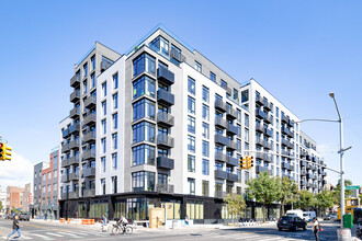 597 Grand St in Brooklyn, NY - Foto de edificio - Primary Photo