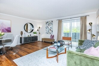 South Wind Apartment Homes in Franklin, TN - Foto de edificio - Building Photo