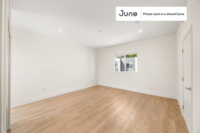property at 5637 Riverton Ave