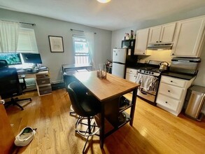 356 Hanover St, Unit 4 in Boston, MA - Building Photo - Building Photo