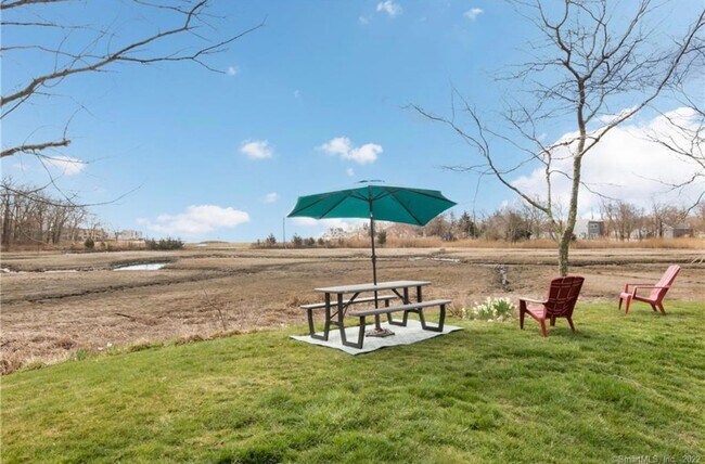 18 Thompson Ln in Old Saybrook, CT - Foto de edificio - Building Photo