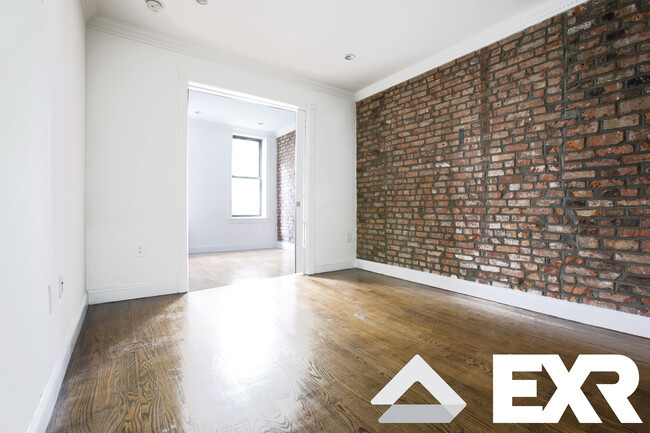 309 Mott St in New York, NY - Building Photo - Building Photo