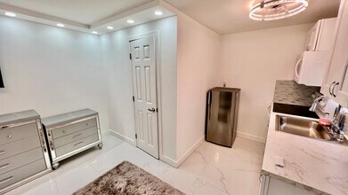 31 SW 15th St in Dania Beach, FL - Building Photo - Building Photo