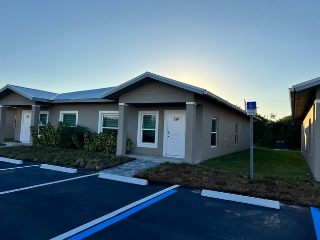 208 NW 16th St in Okeechobee, FL - Building Photo - Building Photo