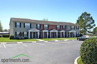 Victory Village in Portsmouth, VA - Building Photo - Building Photo