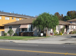 1104 S Atlantic Blvd in Alhambra, CA - Building Photo - Building Photo