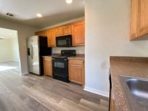 514 Euclid St in Cleburne, TX - Building Photo - Building Photo