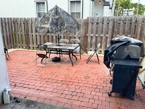 11461 NW 76th St in Medley, FL - Building Photo - Building Photo