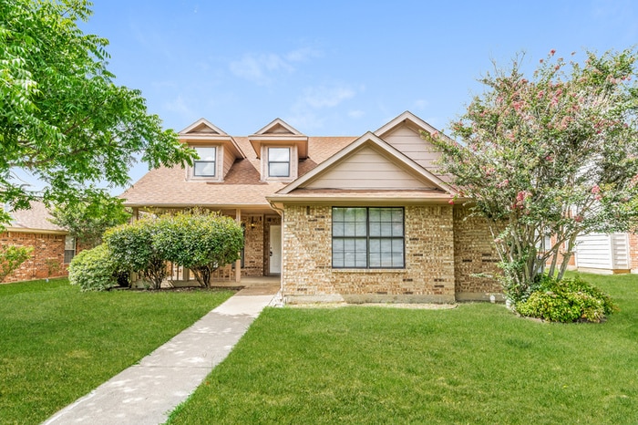 11825 Hickory Garden Dr in Balch Springs, TX - Building Photo