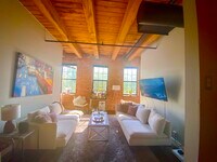 6533 E Jefferson Ave