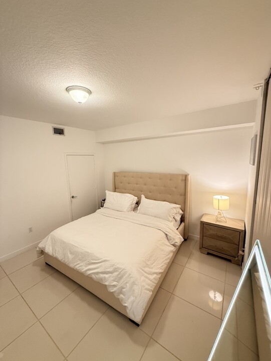 79 SW 12th St, Unit 1508 in Miami, FL - Building Photo