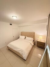 79 SW 12th St, Unit 1508 in Miami, FL - Foto de edificio - Building Photo