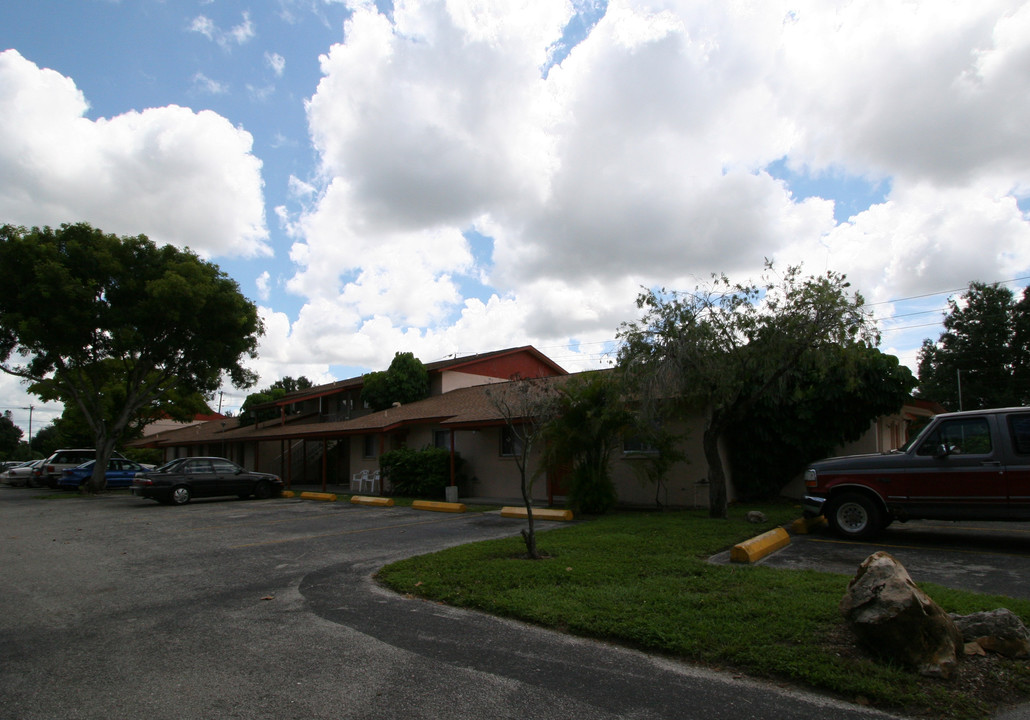 1011 N Beneva Rd in Sarasota, FL - Building Photo