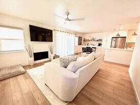 215 Countryhaven Rd in Encinitas, CA - Building Photo