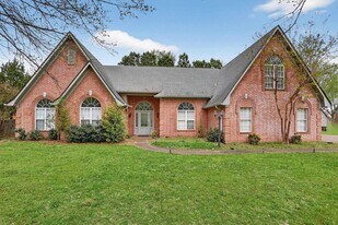 160 Cottonwood Dr in Collierville, TN - Building Photo