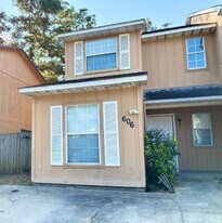 606 Virginia Oak Ct in Fort Walton Beach, FL - Building Photo