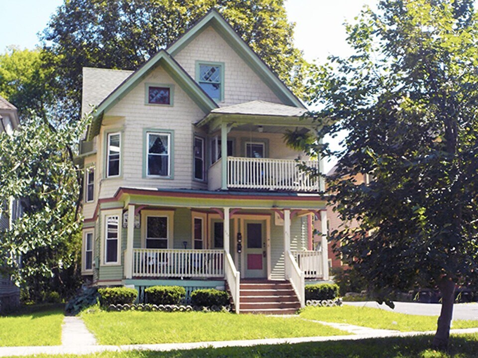 829 Westcott St in Syracuse, NY - Building Photo
