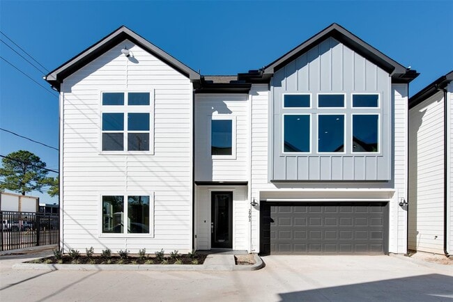 property at 2915 Sherwood Grn Ln