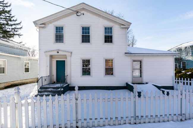 11 Charlotte St in Baldwinsville, NY - Building Photo - Building Photo