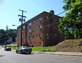 5325 Bass Pl SE in Washington, DC - Foto de edificio - Building Photo