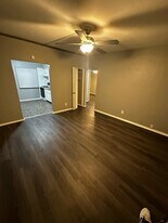 8721 Natural Bridge Rd, Unit D in St. Louis, MO - Building Photo