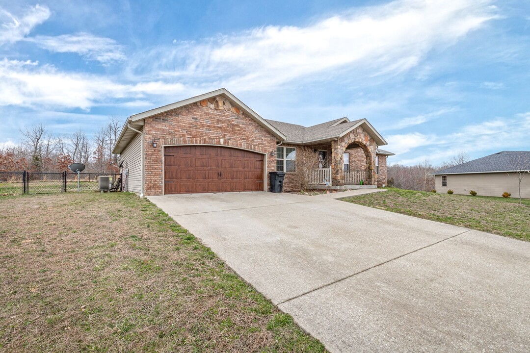 202 Ridgeview Dr in St. Robert, MO - Building Photo