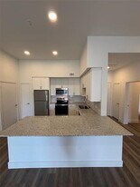 300 N McDonald St in McKinney, TX - Building Photo