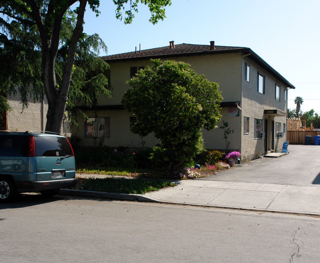 1582 Quebec Ct in Sunnyvale, CA - Foto de edificio - Building Photo