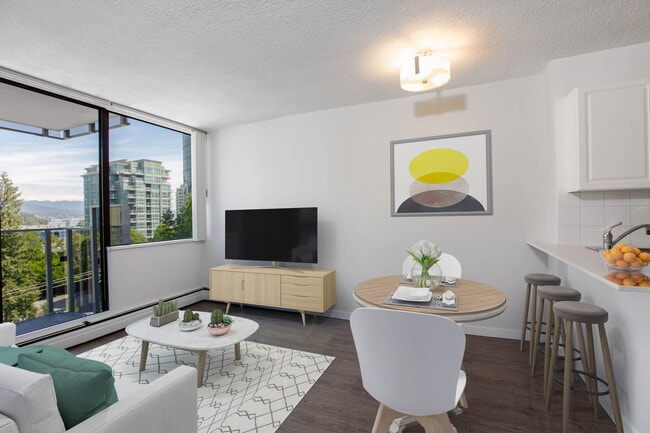 1905 Robson St in Vancouver, BC - Building Photo - Building Photo