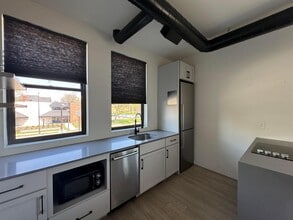 973 E Broad St in Columbus, OH - Building Photo - Building Photo