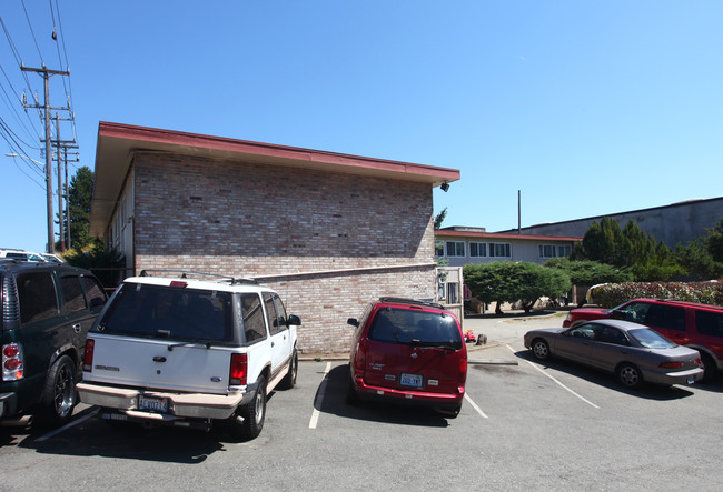 Henderson Apartments in Seattle, WA - Building Photo - Building Photo