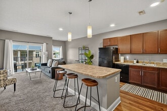 8350 Cascade Ave in West Des Moines, IA - Building Photo - Building Photo